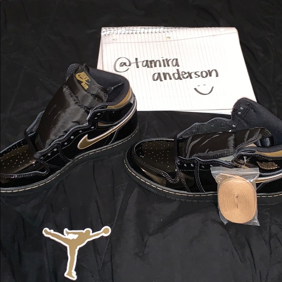 Jordan Shoes - Jordan 1 High metallic Gold